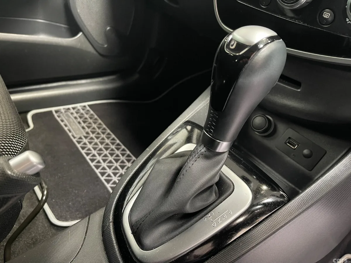 Renault Clio Hatchback, Petrol, 2015, Grey