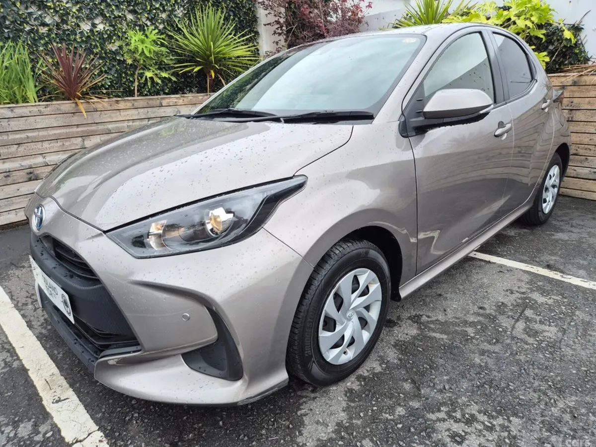 Toyota Yaris Hatchback, Petrol Hybrid, 2022, Brown