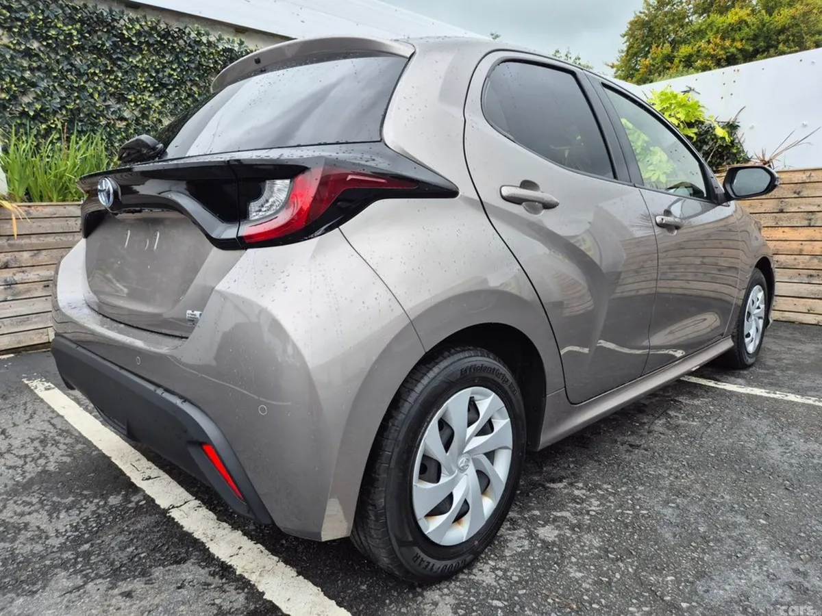 Toyota Yaris Hatchback, Petrol Hybrid, 2022, Brown