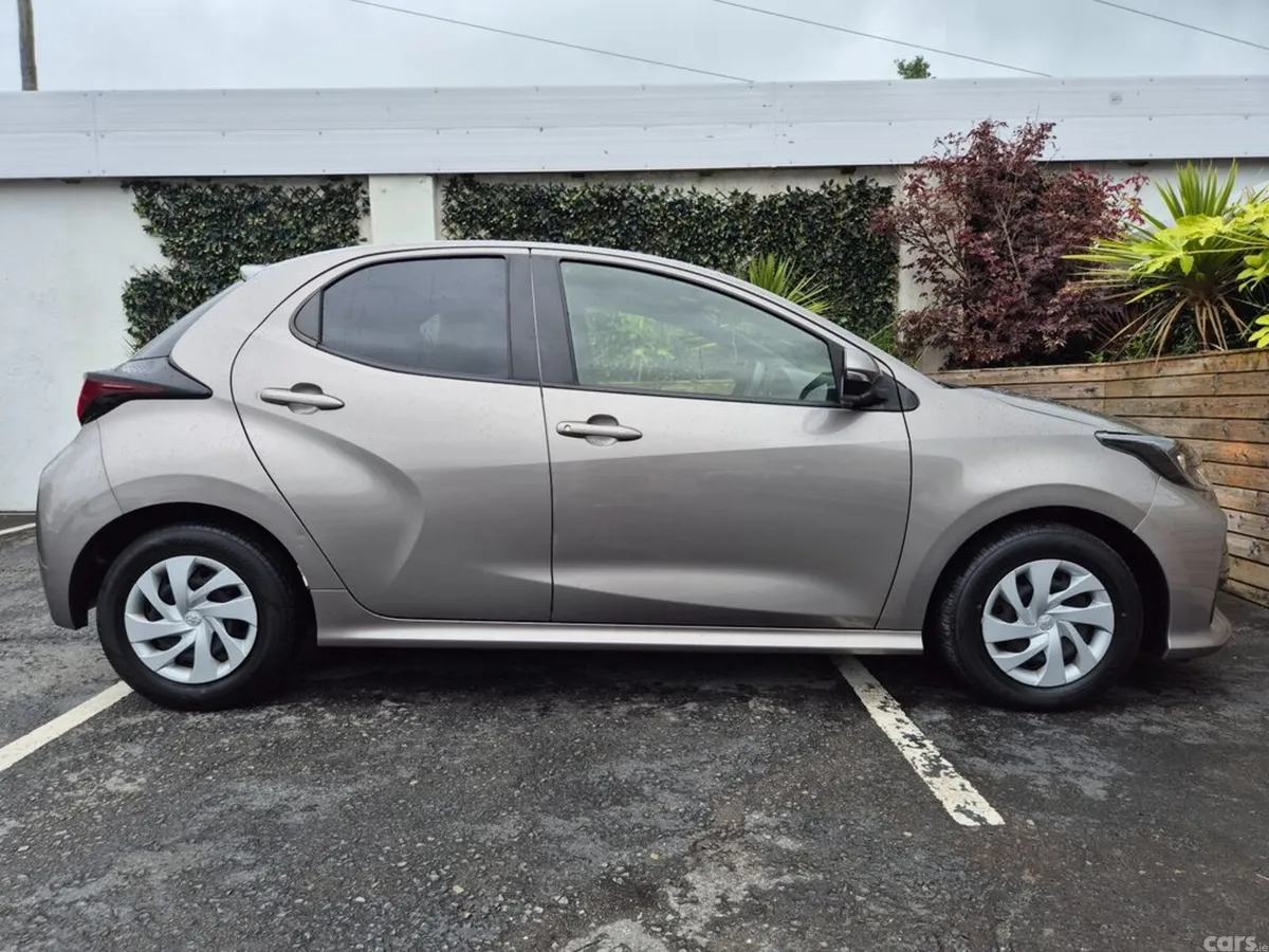 Toyota Yaris Hatchback, Petrol Hybrid, 2022, Brown