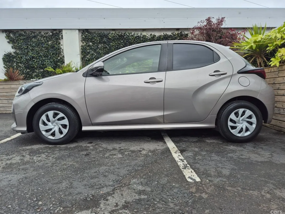 Toyota Yaris Hatchback, Petrol Hybrid, 2022, Brown