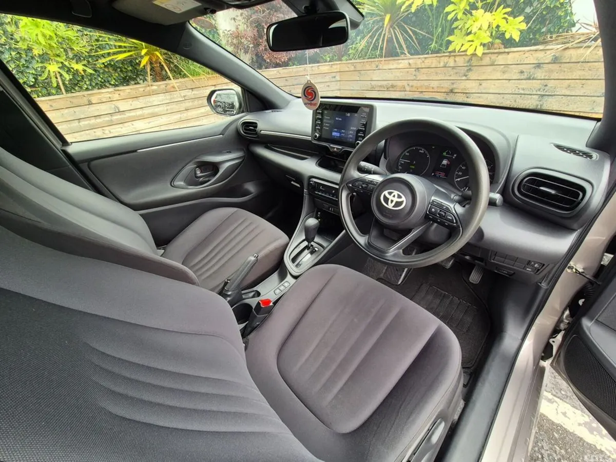 Toyota Yaris Hatchback, Petrol Hybrid, 2022, Brown