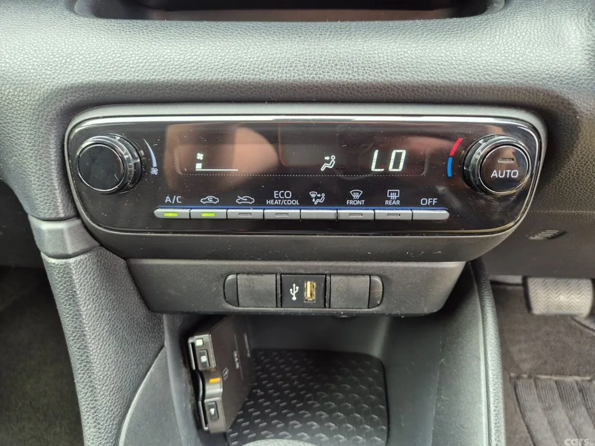 Toyota Yaris Hatchback, Petrol Hybrid, 2022, Brown