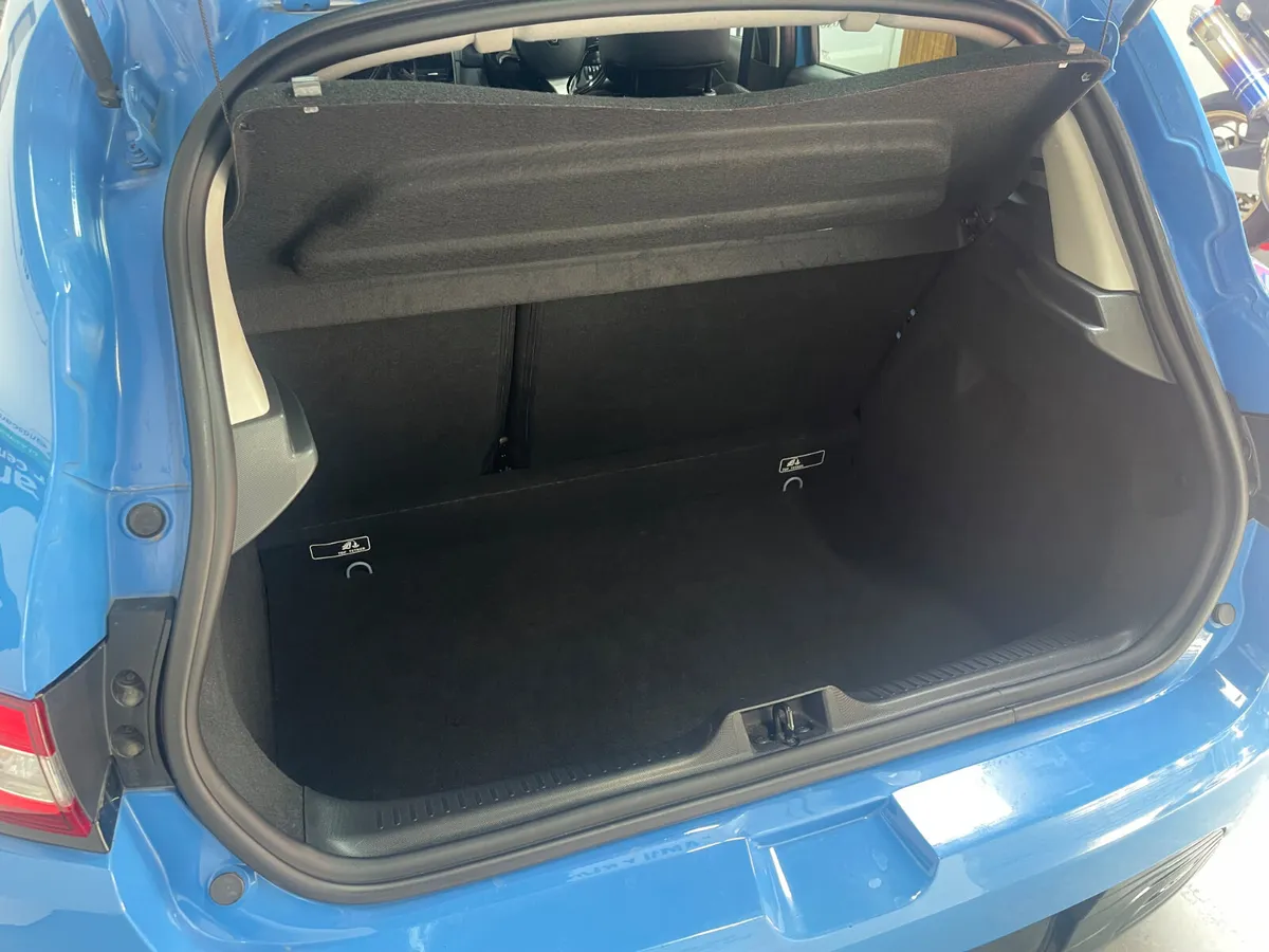 Renault Clio Hatchback, Petrol, 2016, Blue