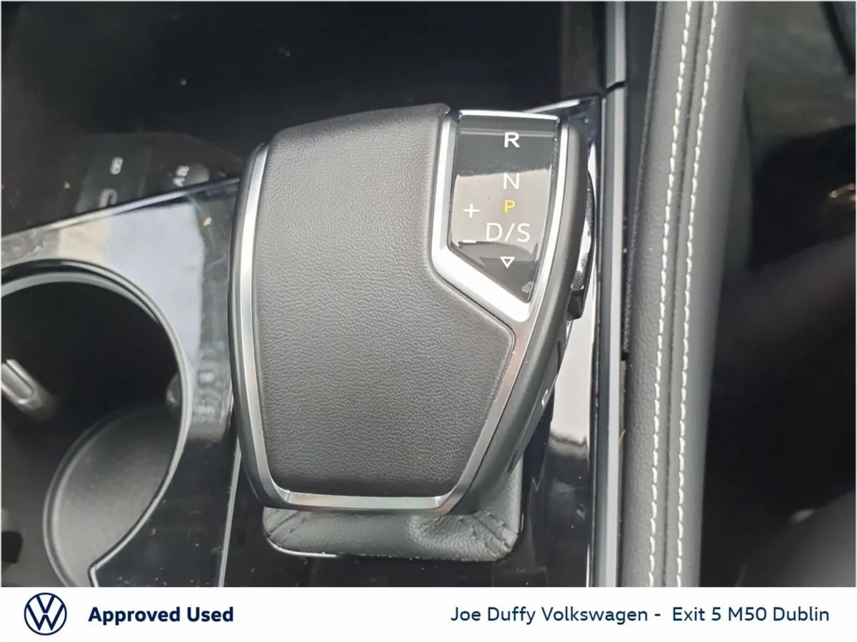 Volkswagen Touareg SUV, Petrol Plug-in Hybrid, 2024, Black