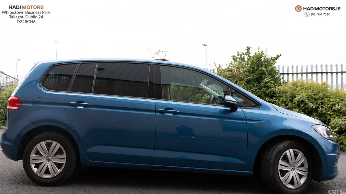 Volkswagen Touran MPV, Petrol, 2017, Blue