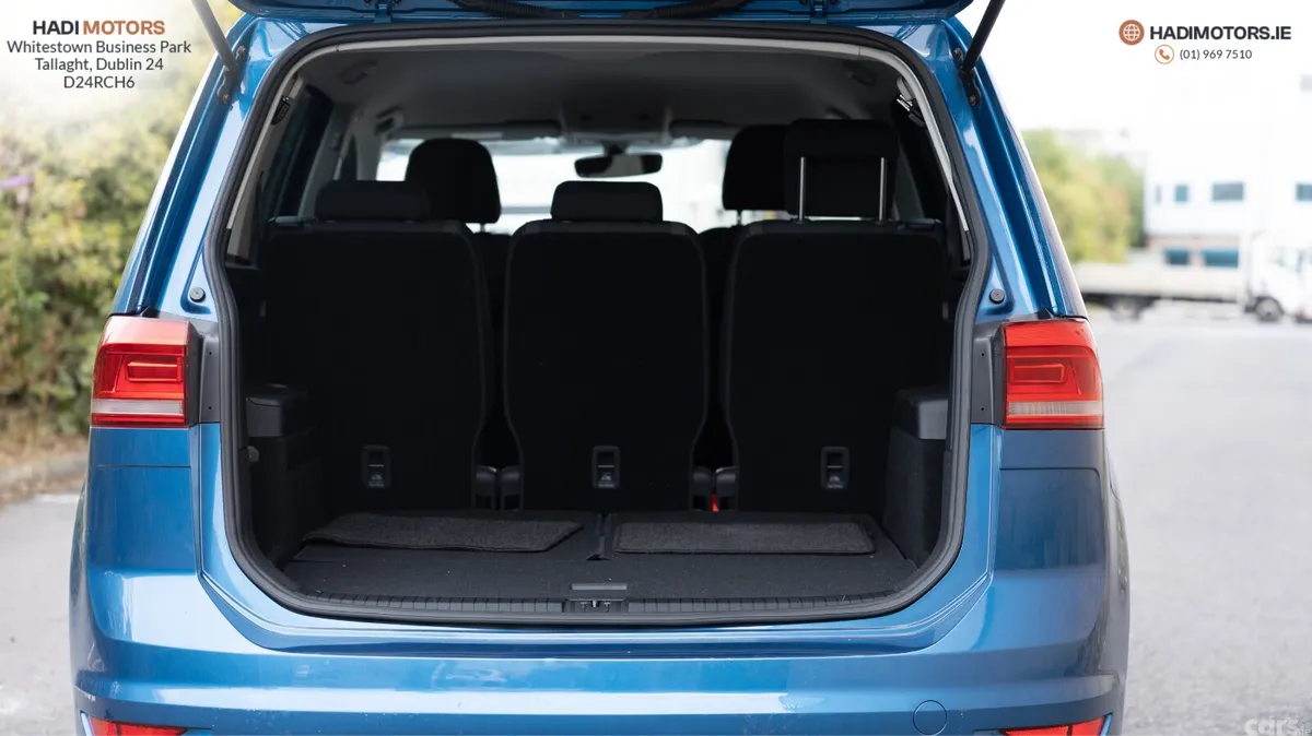 Volkswagen Touran MPV, Petrol, 2017, Blue