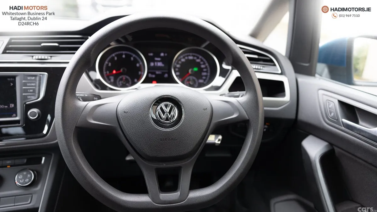 Volkswagen Touran MPV, Petrol, 2017, Blue