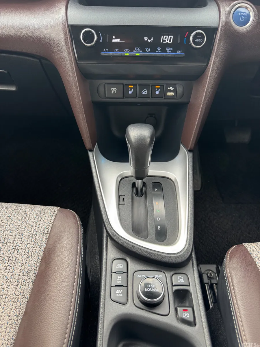 Toyota Yaris Cross SUV, Petrol Hybrid, 2021, White