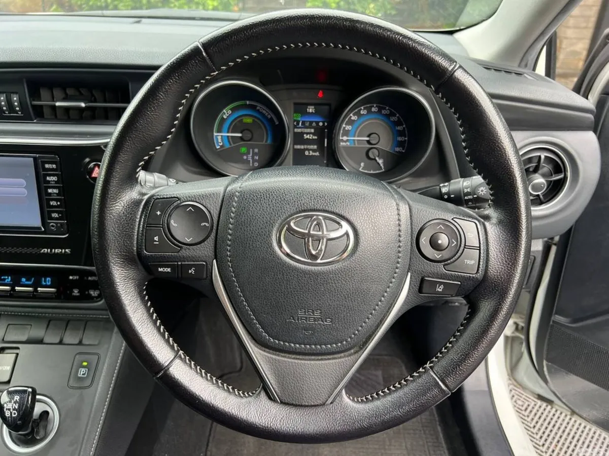 Toyota Auris Hatchback, Petrol Hybrid, 2017, White