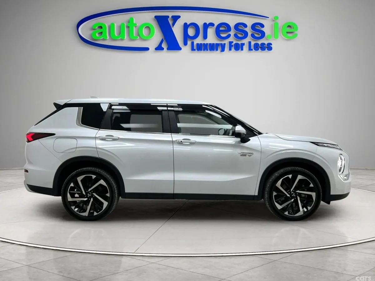 Mitsubishi Outlander SUV, Petrol Plug-in Hybrid, 2021, White