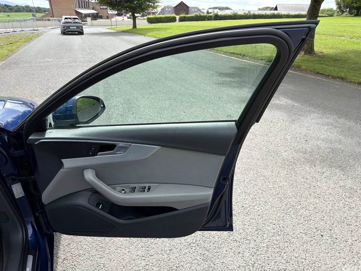 Audi A4 Saloon, Diesel, 2018, Blue