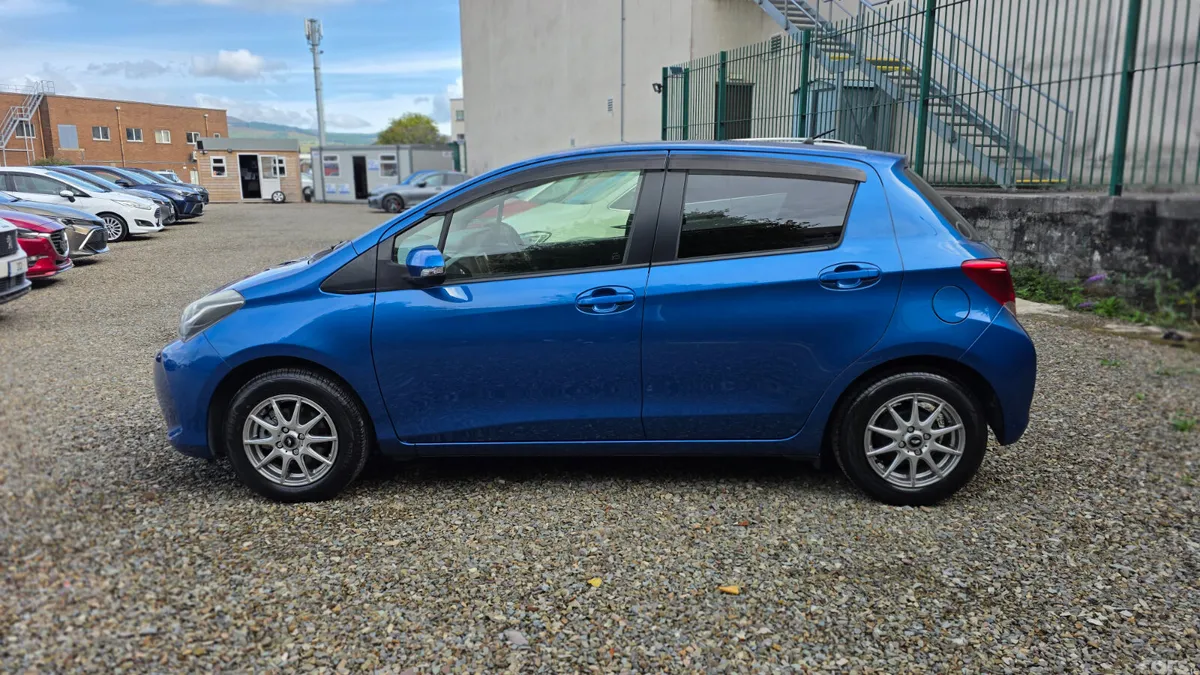 Toyota Vitz Hatchback, Petrol, 2015, Blue