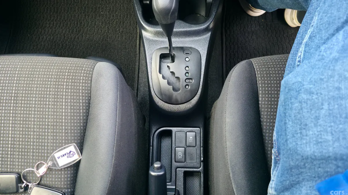 Toyota Vitz Hatchback, Petrol, 2015, Blue