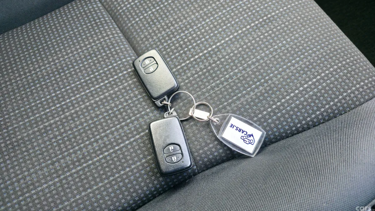 Toyota Vitz Hatchback, Petrol, 2015, Blue