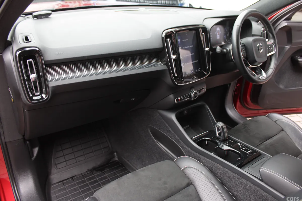 Volvo XC40 MPV, Petrol, 2019, Red