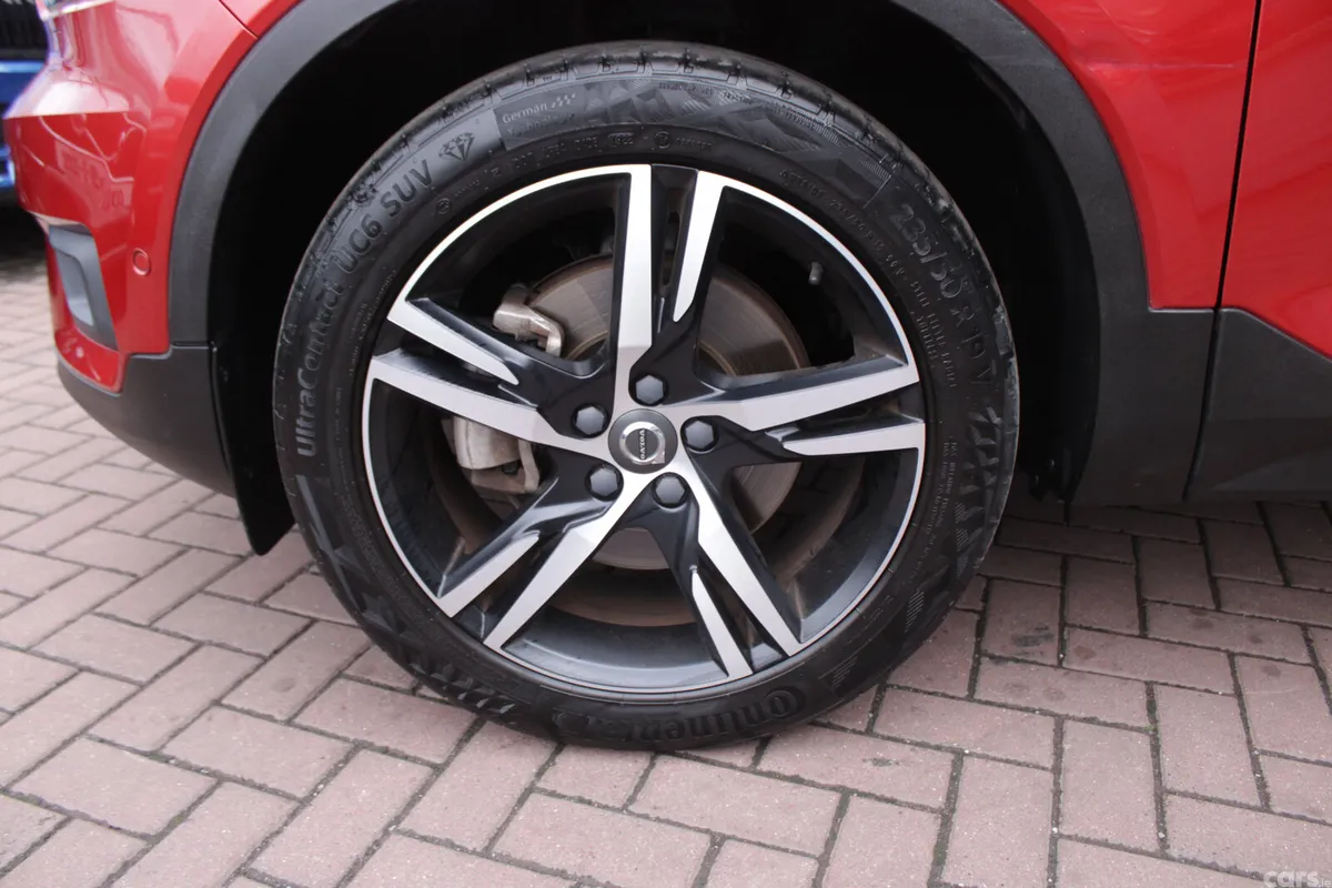 Volvo XC40 MPV, Petrol, 2019, Red