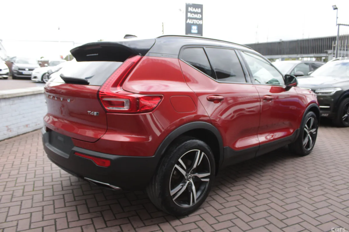 Volvo XC40 MPV, Petrol, 2019, Red
