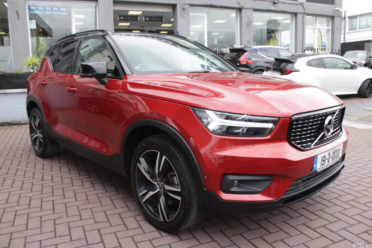 Volvo XC40 MPV, Petrol, 2019, Red