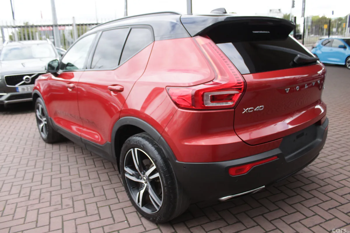 Volvo XC40 MPV, Petrol, 2019, Red