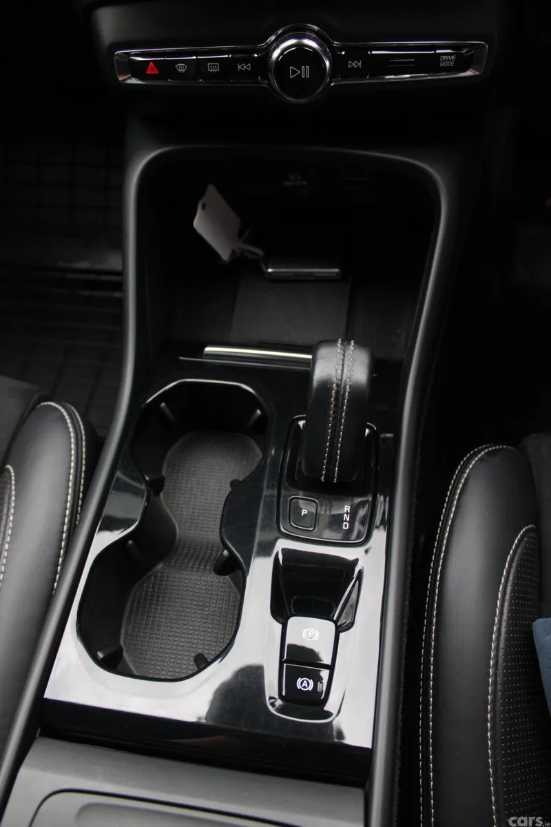 Volvo XC40 MPV, Petrol, 2019, Red