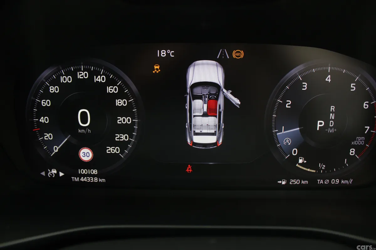 Volvo XC40 MPV, Petrol, 2019, Red