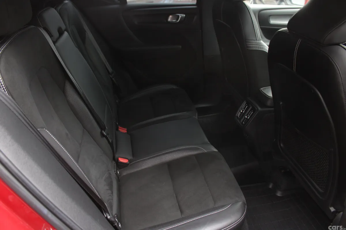 Volvo XC40 MPV, Petrol, 2019, Red