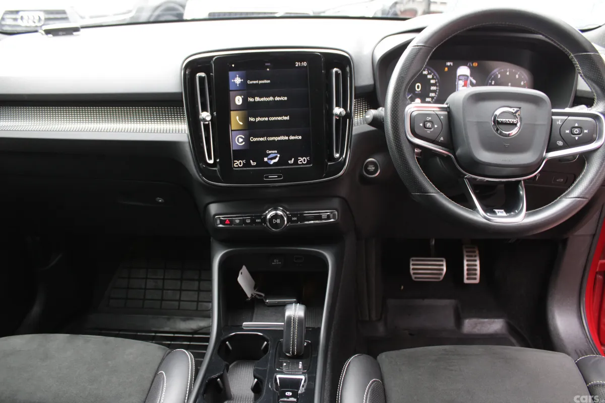 Volvo XC40 MPV, Petrol, 2019, Red