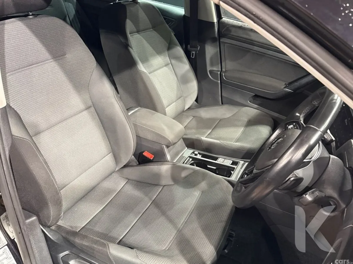Volkswagen Golf Estate, Petrol, 2019, Black