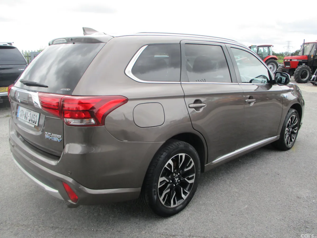 Mitsubishi Outlander SUV, Petrol Plug-in Hybrid, 2017, Brown