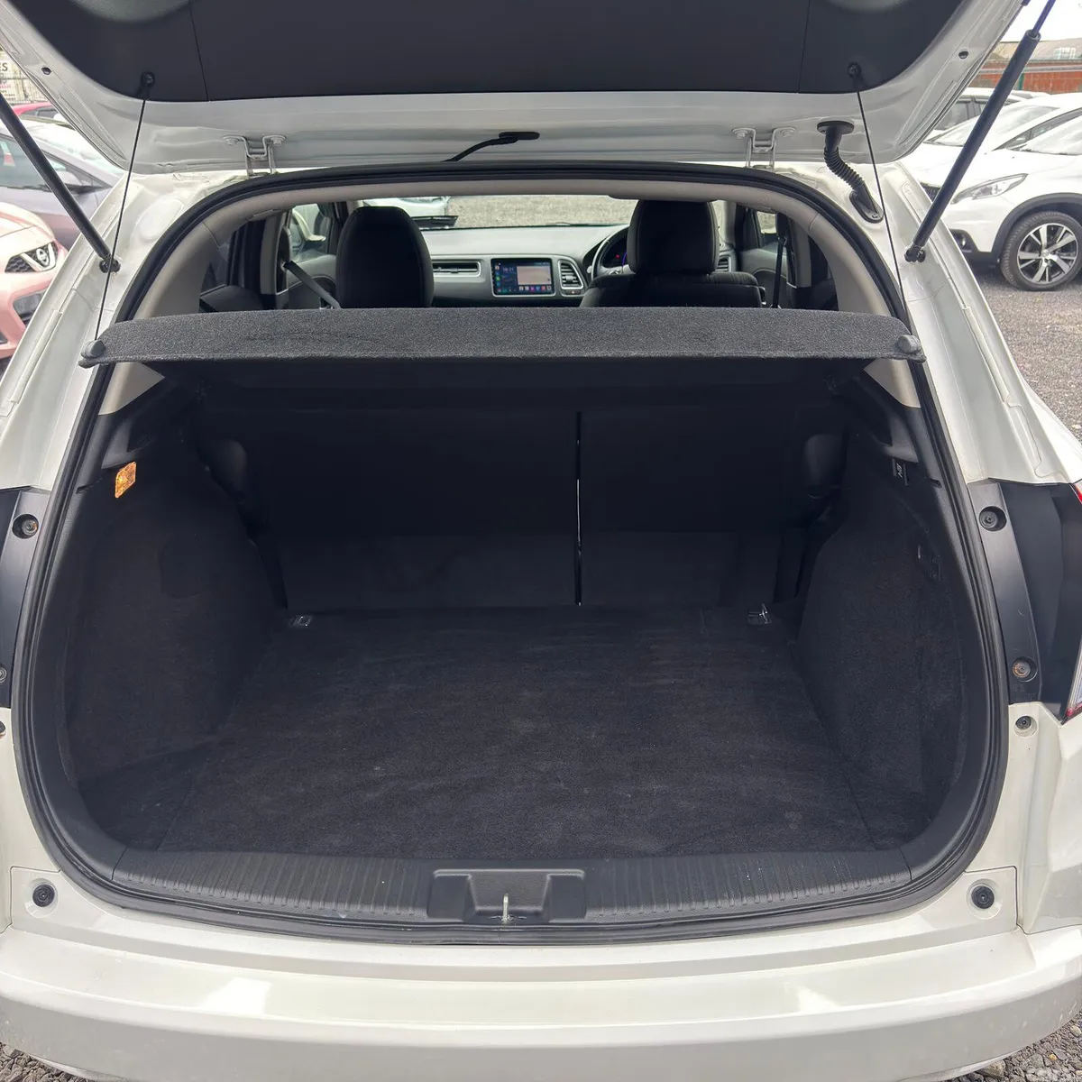Honda Vezel Estate, Petrol Hybrid, 2018, White