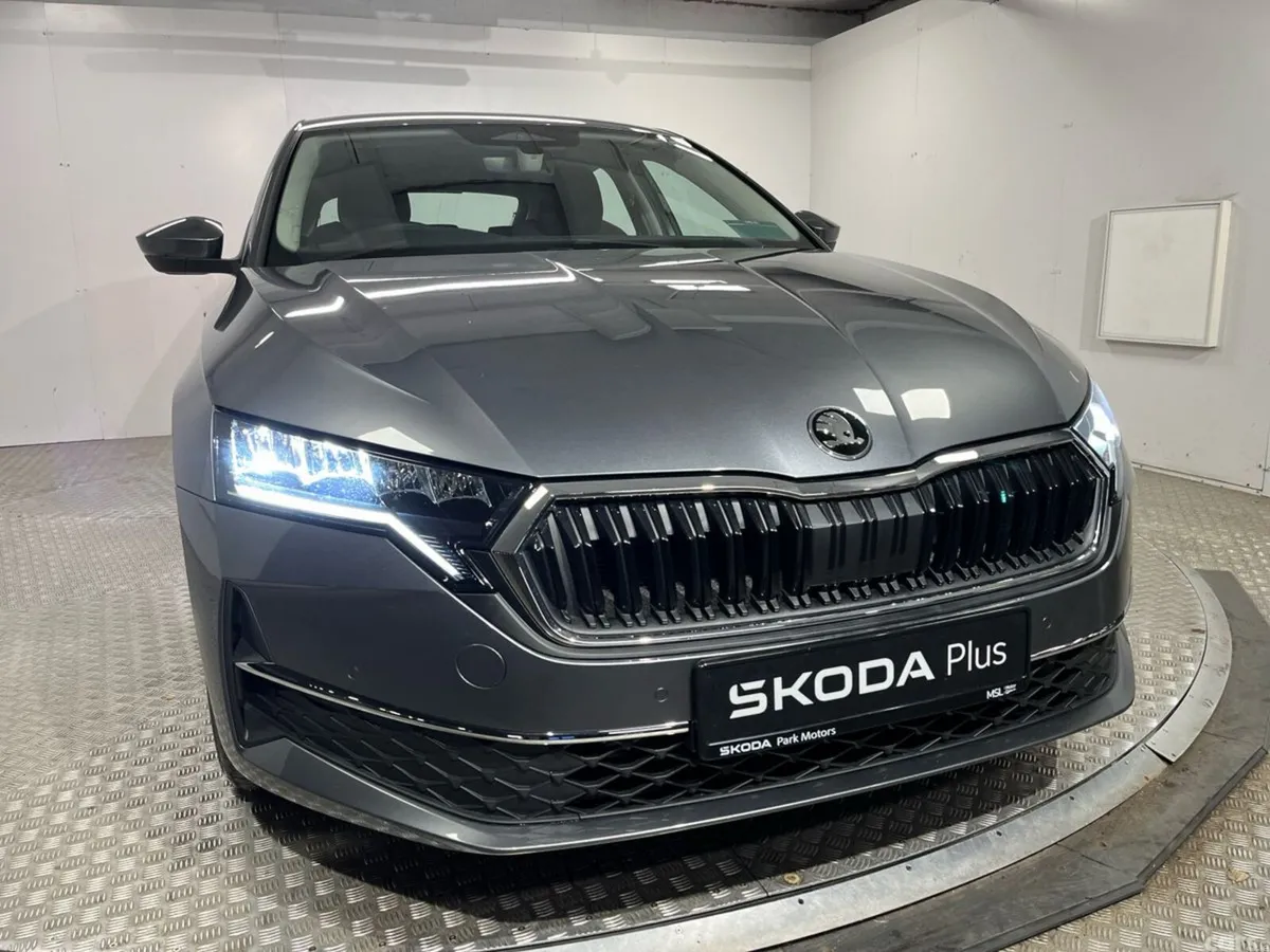 Skoda Octavia Saloon, Petrol, 2026, Grey