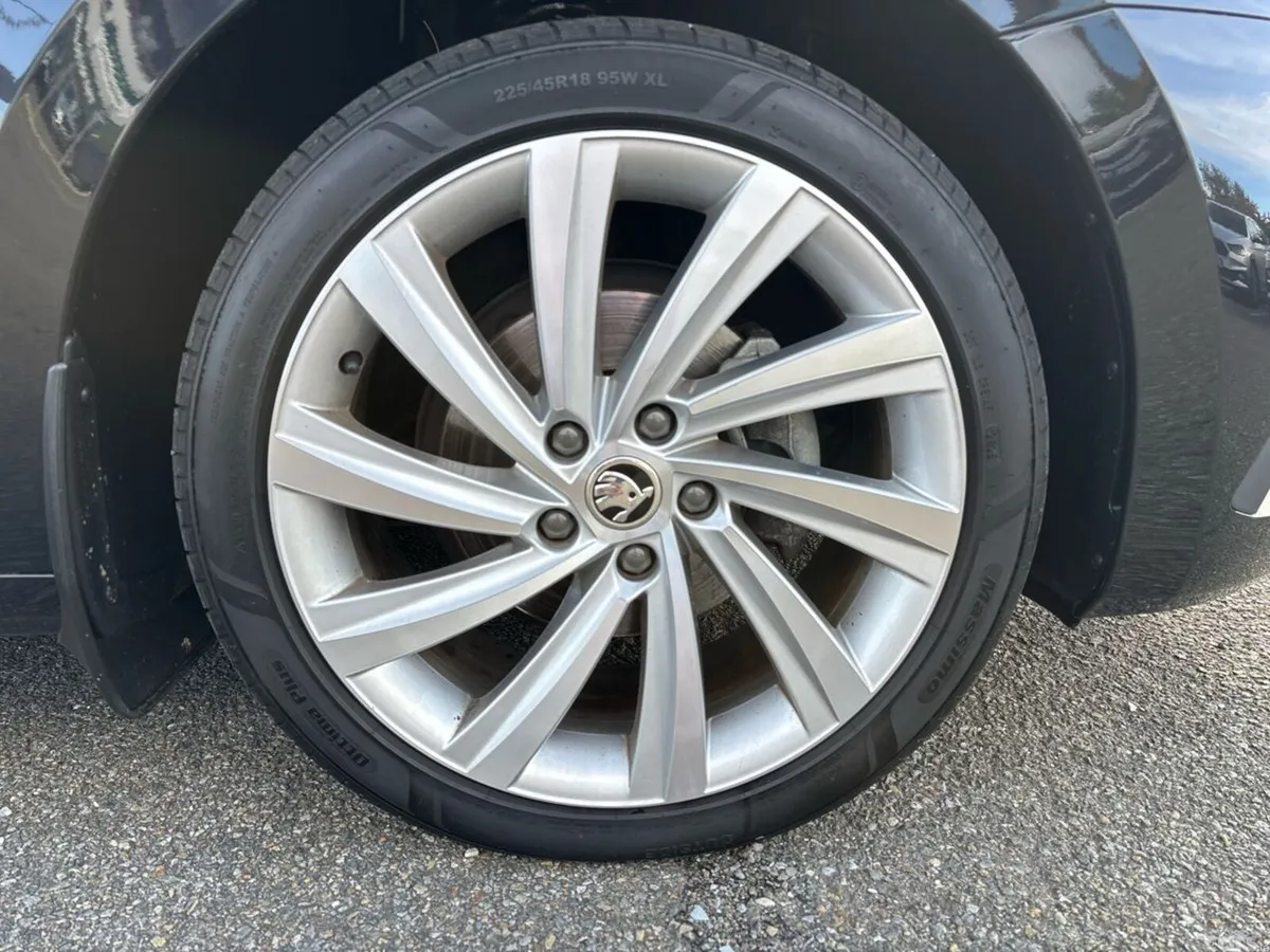 Skoda Octavia Saloon, Diesel, 2023, Black