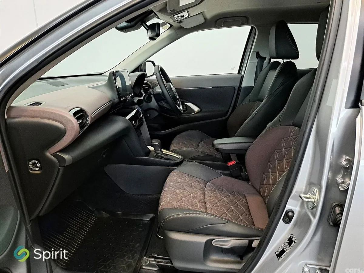 Toyota Yaris Cross Hatchback, Petrol Hybrid, 2024, Grey