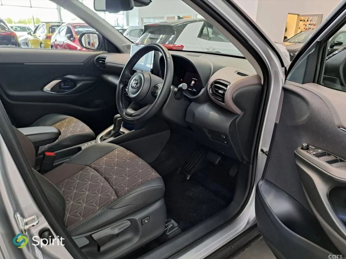 Toyota Yaris Cross Hatchback, Petrol Hybrid, 2024, Grey