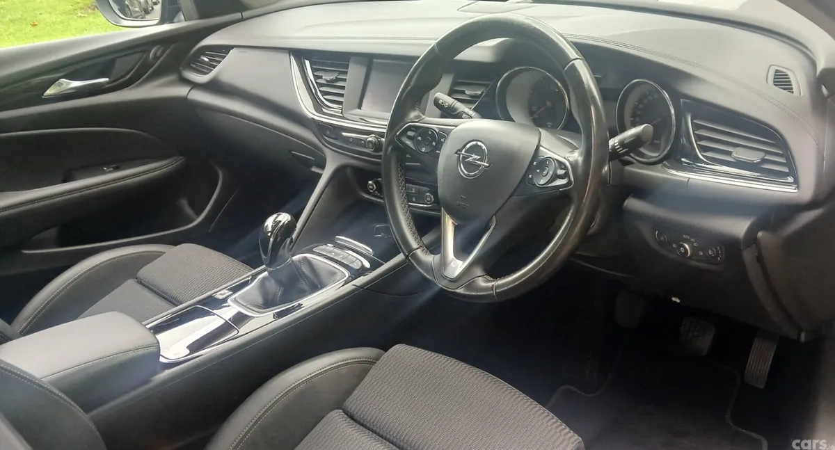 Opel Insignia Hatchback, Diesel, 2021, Blue