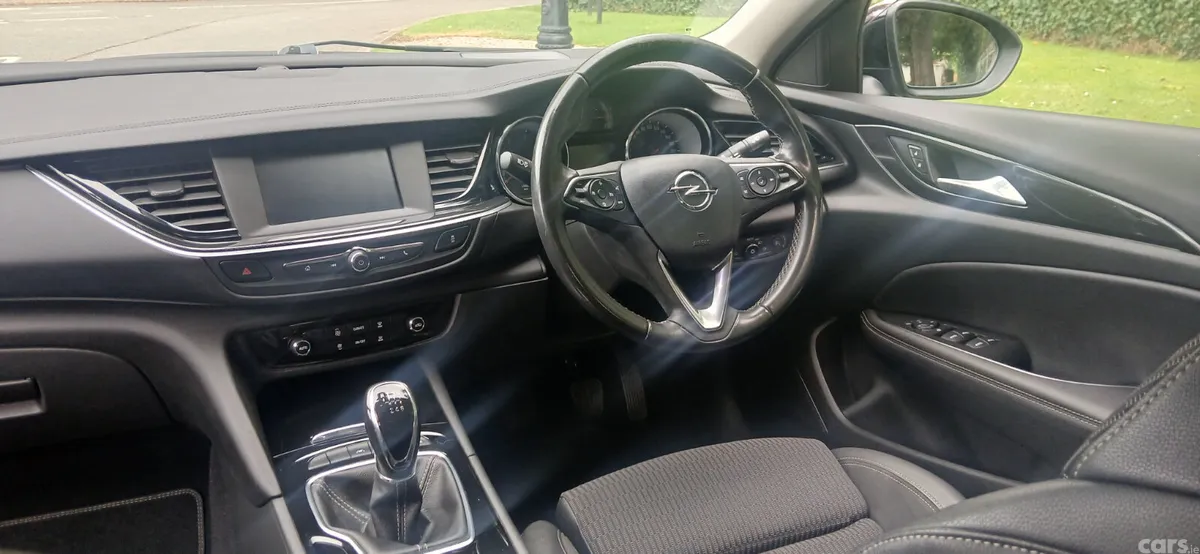 Opel Insignia Hatchback, Diesel, 2021, Blue