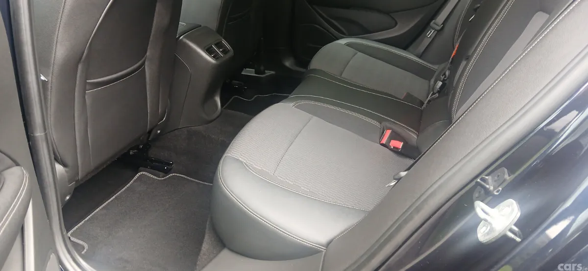 Opel Insignia Hatchback, Diesel, 2021, Blue