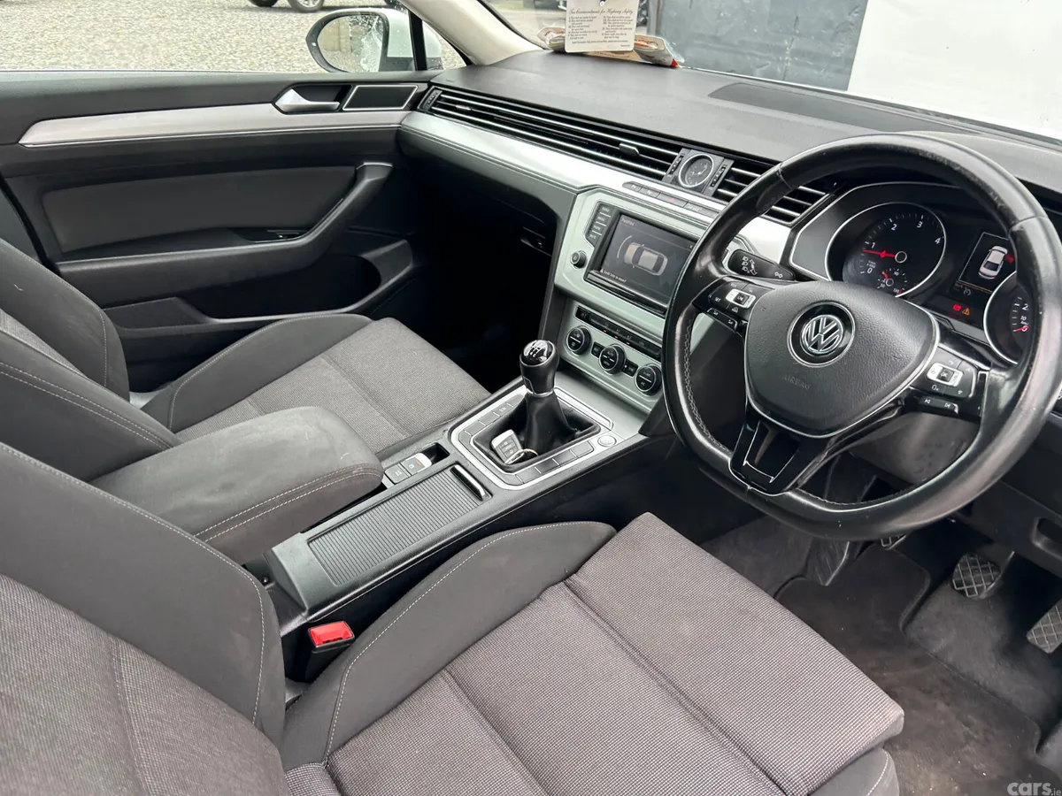 Volkswagen Passat Saloon, Diesel, 2016, White