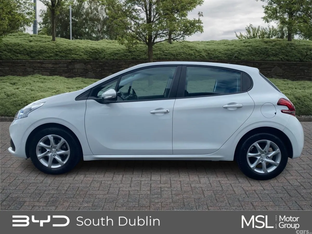 Peugeot 208 Hatchback, Petrol, 2019, White
