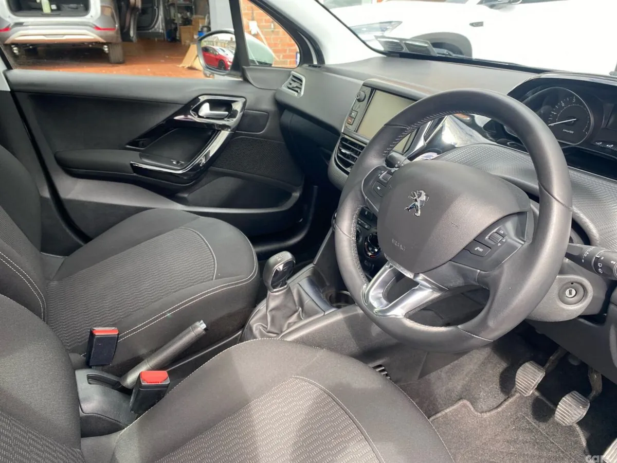 Peugeot 208 Hatchback, Petrol, 2019, White