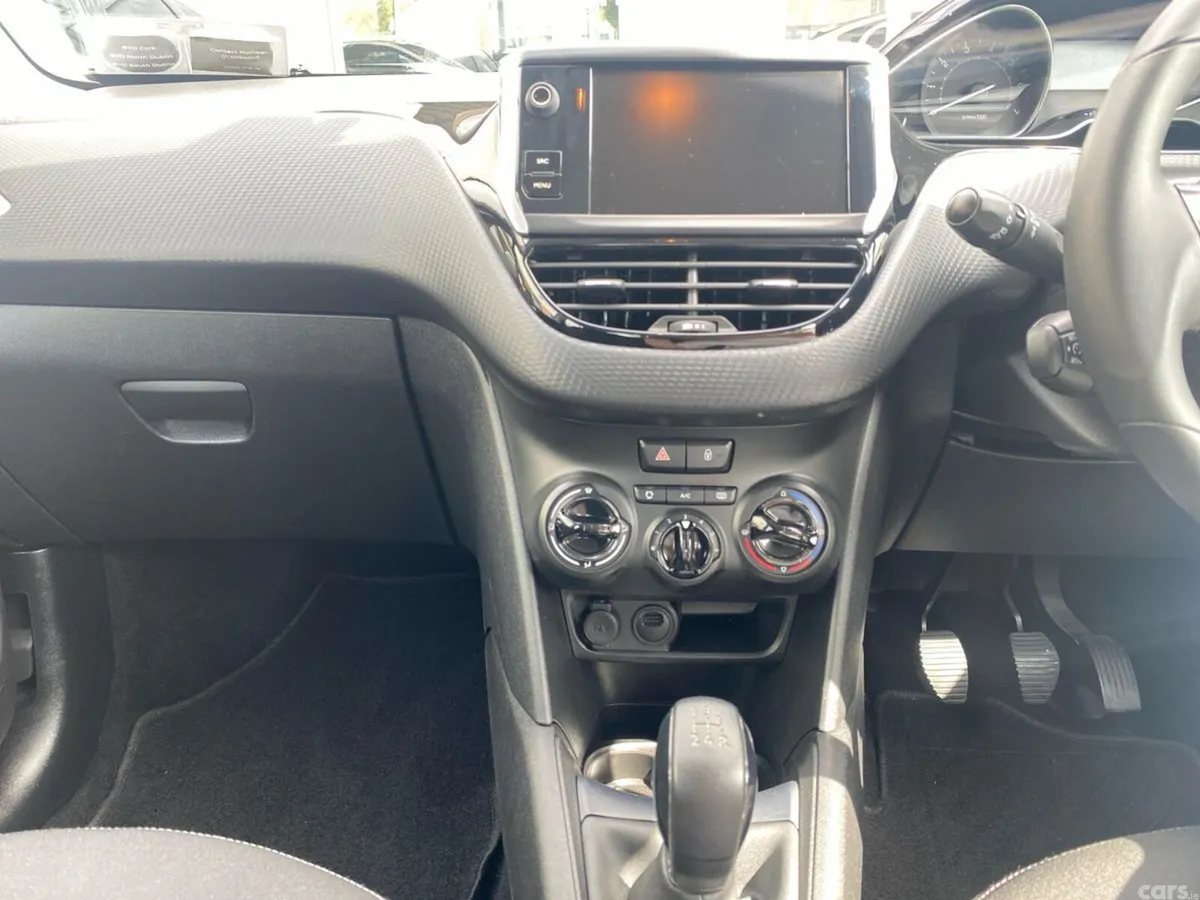 Peugeot 208 Hatchback, Petrol, 2019, White