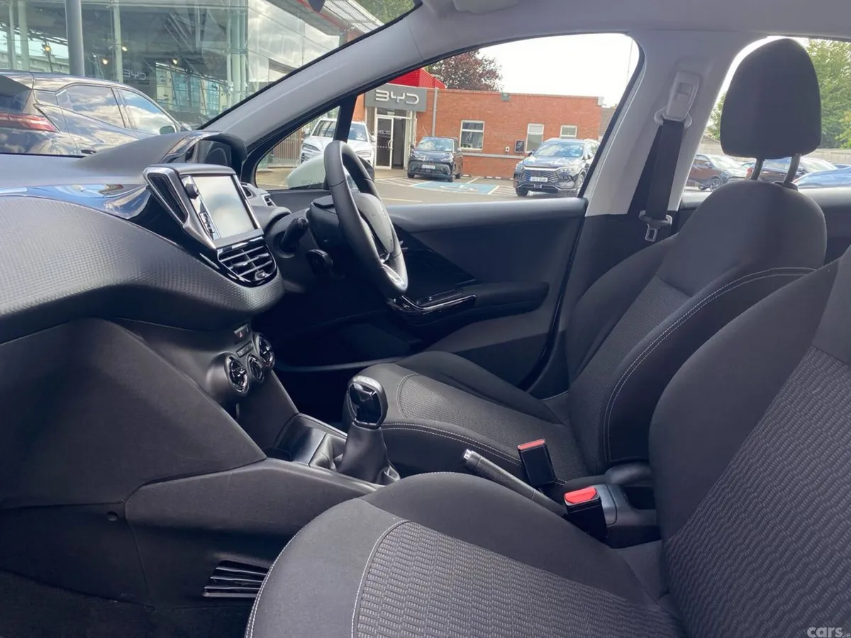 Peugeot 208 Hatchback, Petrol, 2019, White