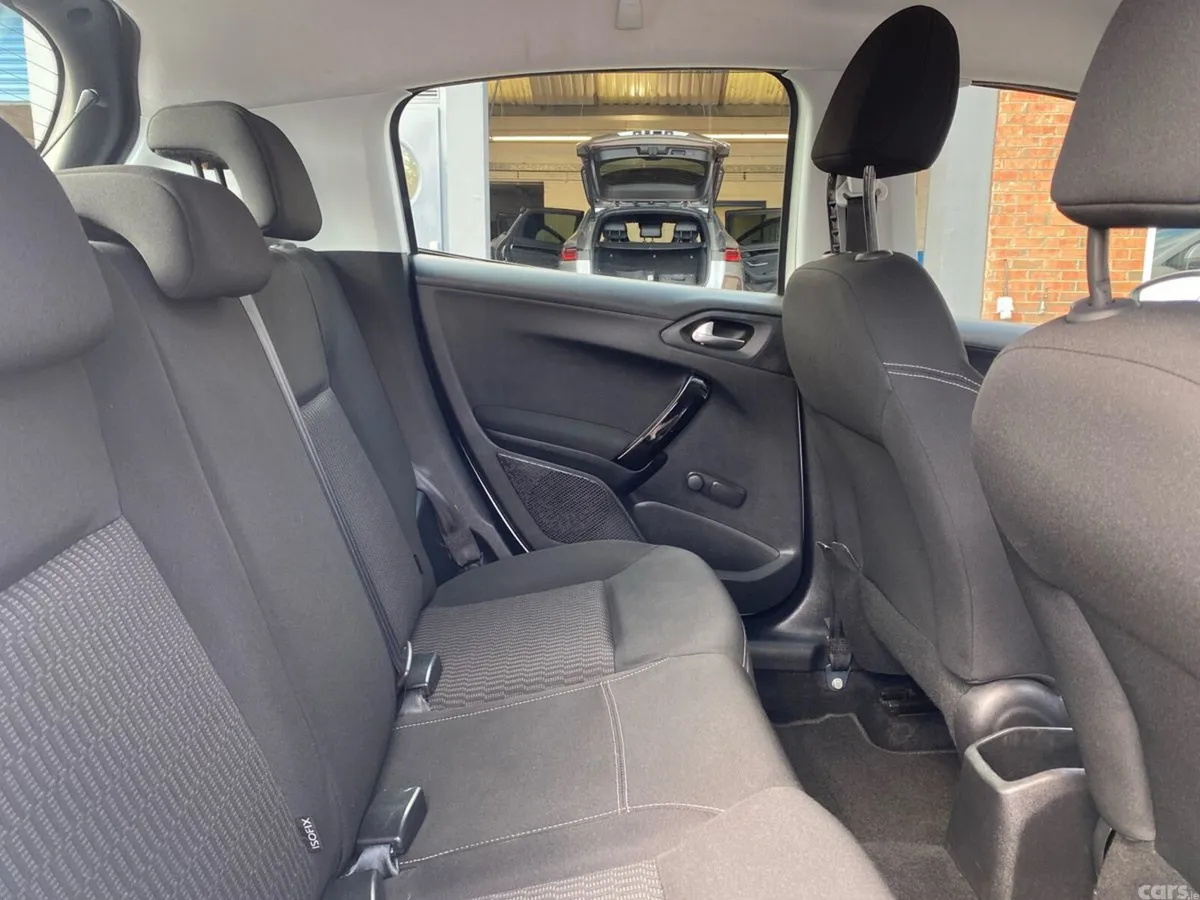Peugeot 208 Hatchback, Petrol, 2019, White