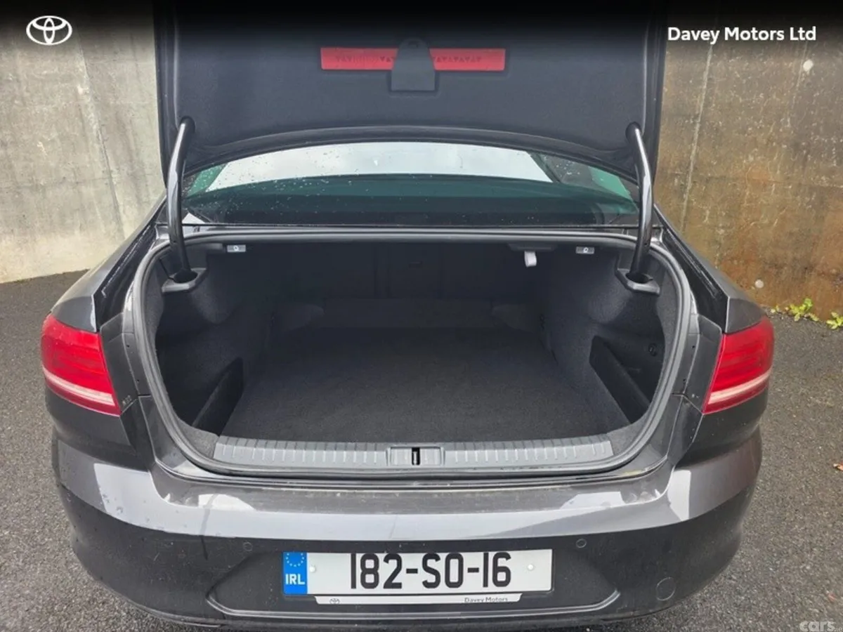 Volkswagen Passat Saloon, Petrol, 2018, Grey