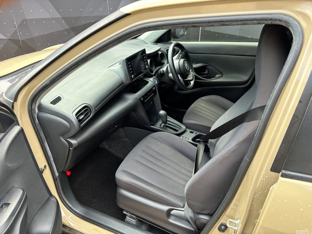 Toyota Yaris Cross Estate, Petrol Hybrid, 2021, Brown