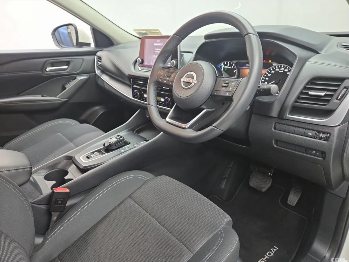 Nissan Qashqai MPV, Petrol Hybrid, 2023, White