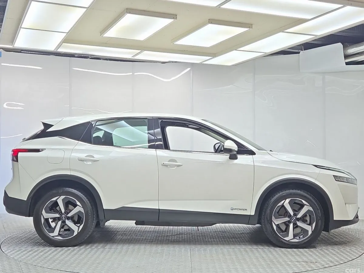 Nissan Qashqai MPV, Petrol Hybrid, 2023, White