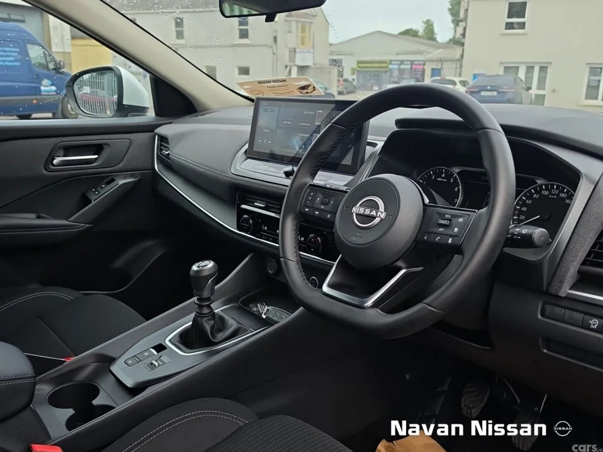 Nissan Qashqai MPV, Petrol, 2025, White