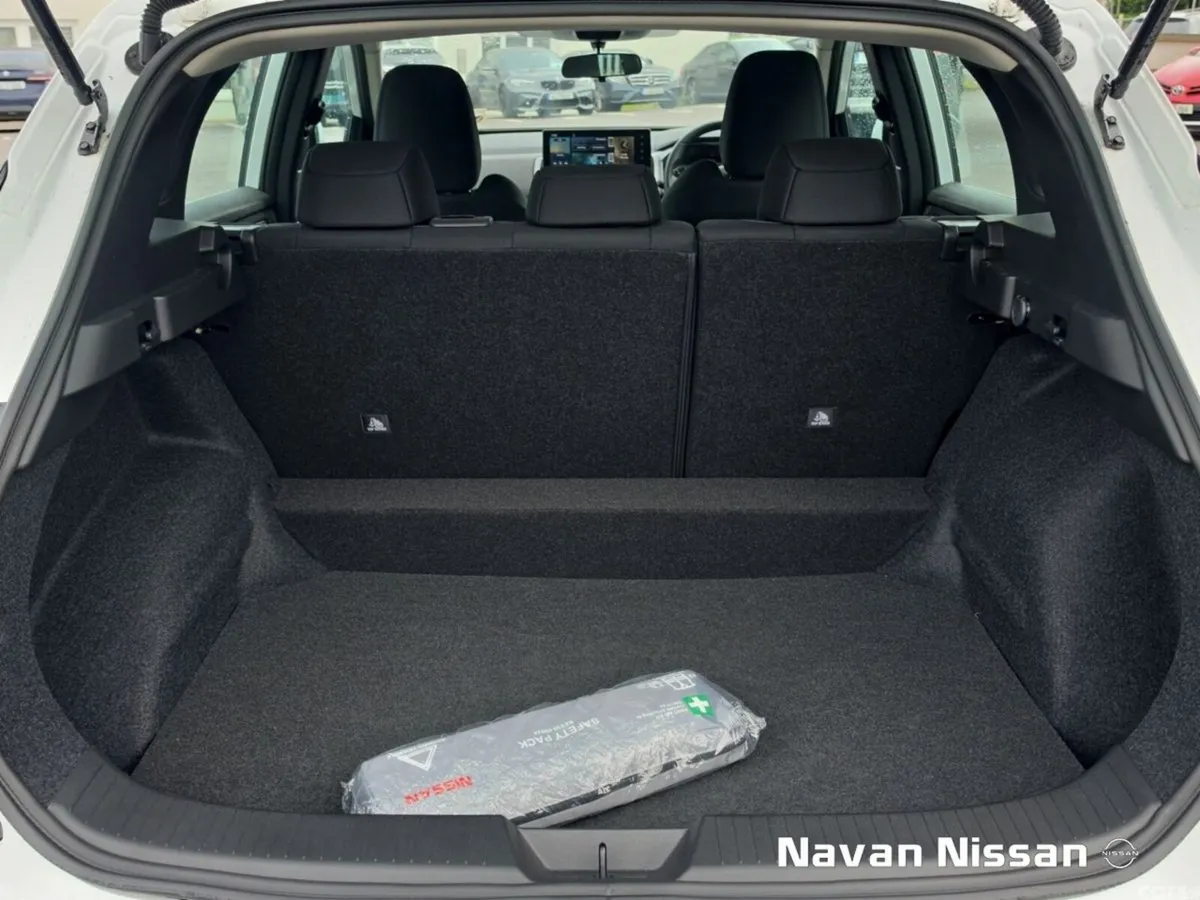 Nissan Qashqai MPV, Petrol, 2025, White